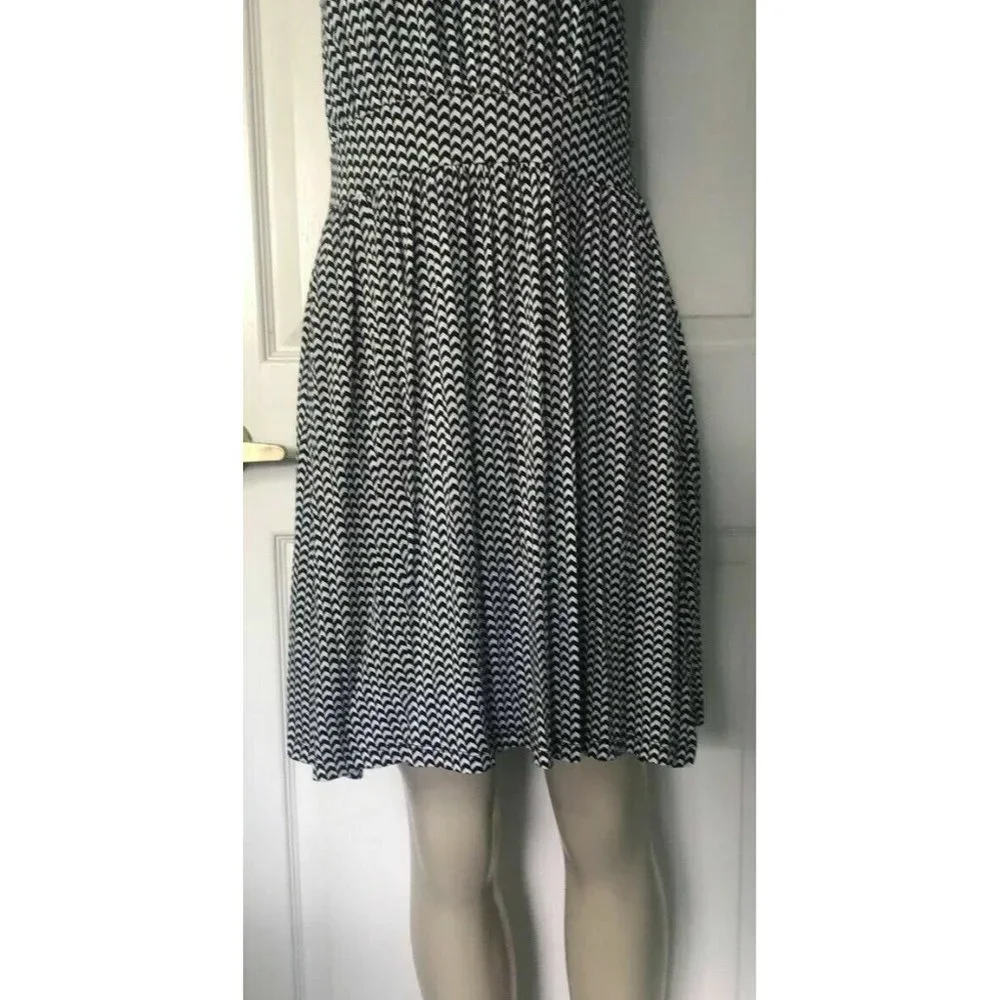 A New Approach Dress Black And White Patterned Dress - Picture 7 of 9